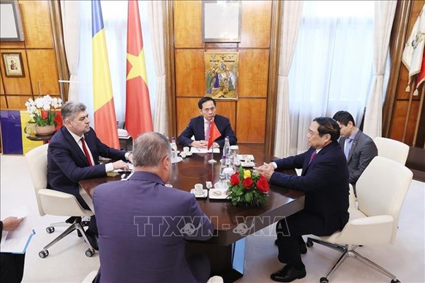 Vietnamese, Romanian PMs hold talks hinh anh 1