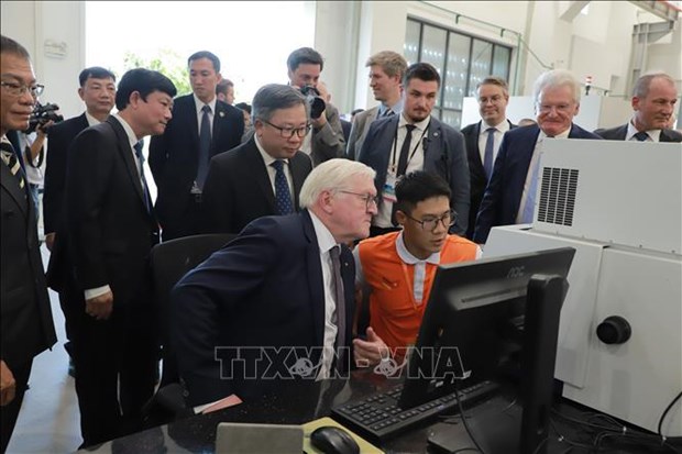 German President visits Vietnamese-German University hinh anh 1