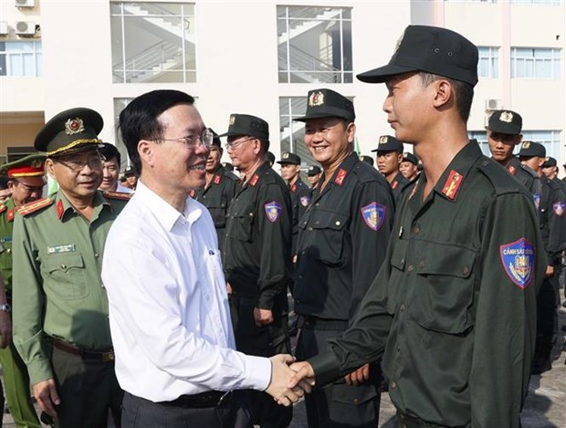 State leader extends Tet greetings to people, forces in Dong Thap hinh anh 2