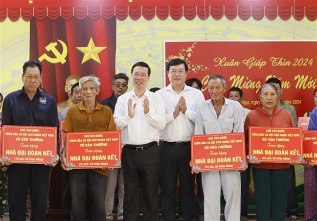 State leader extends Tet greetings to people, forces in Dong Thap hinh anh 1