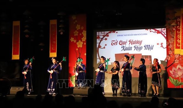 Tet celebrations held for Vietnamese in France, Germany hinh anh 2