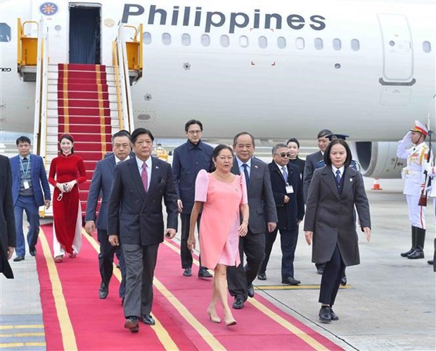Philippine President arrives in Hanoi for state visit hinh anh 1