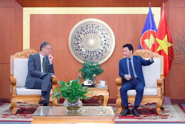 French Gov’t supports Vietnam in the fight against climate change: ambassador hinh anh 1