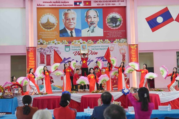 Bilingual school in Laos celebrates Vietnamese Tet festival hinh anh 1