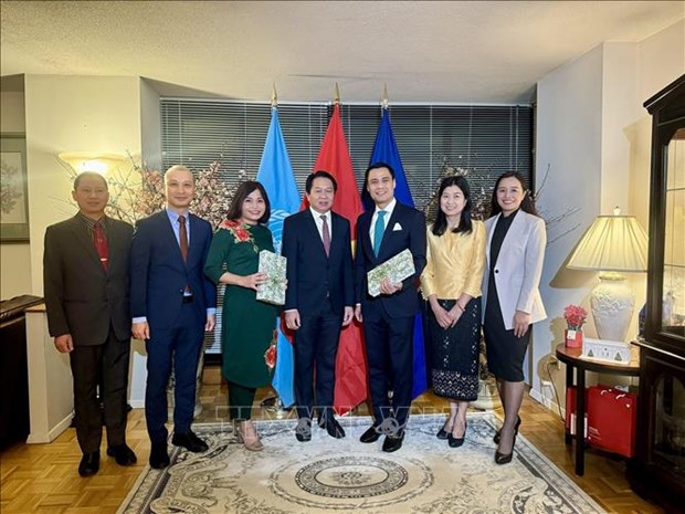 Vietnamese, Lao, Cambodian delegations at UN headquarters strengthen ties hinh anh 1