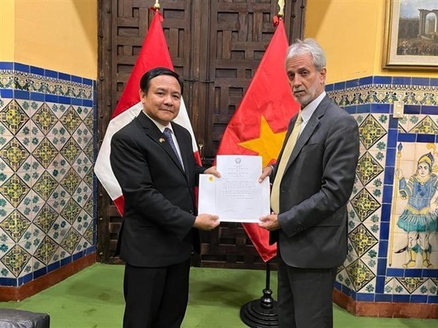 Vietnam Peru's No.1 partner in ASEAN: Peruvian official hinh anh 1