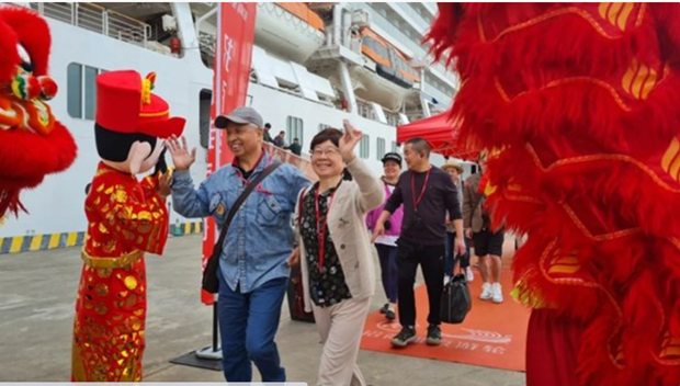 Ha Long port welcomes first int'l cruise ship in the Year of the Dragon hinh anh 1