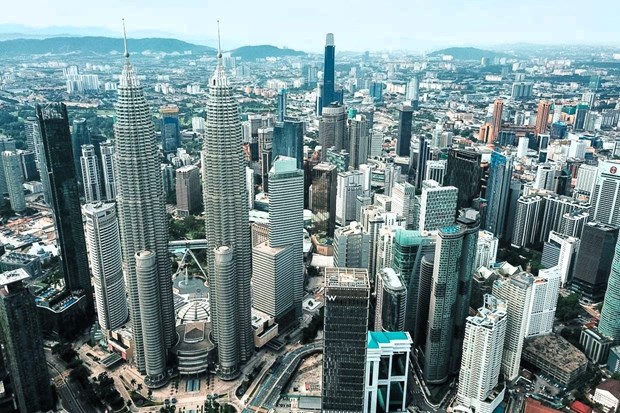 Malaysia’s growth in 2023 slower than forecast as exports weaken hinh anh 1
