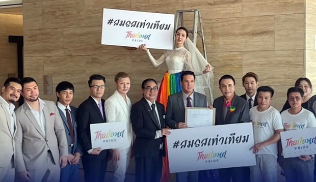Thailand moves closer to marriage equality law hinh anh 1