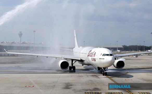 Malaysia launches new air route to attract Indonesia visitors hinh anh 1