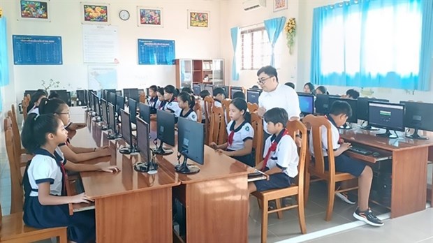 Digital classes to ease teacher shortage in HCM City hinh anh 1