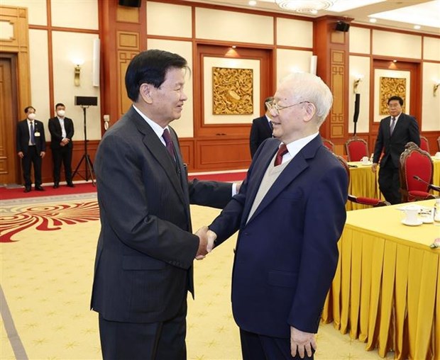 Top leaders of Vietnamese, Lao Parties meet in Hanoi hinh anh 2