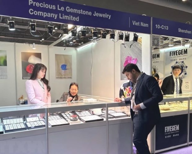 Vietnamese firms attend Hong Kong gem, jewellery shows hinh anh 1