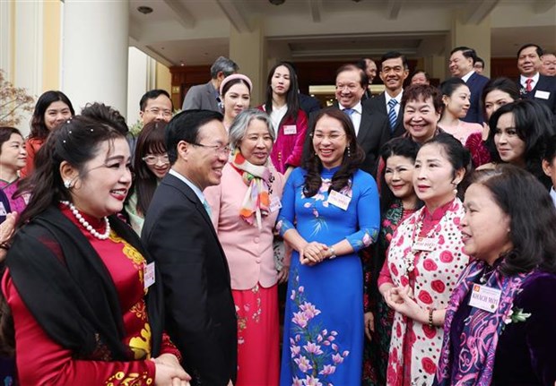 Promoting intellectuals, artists’ role in national development critically important: President hinh anh 1