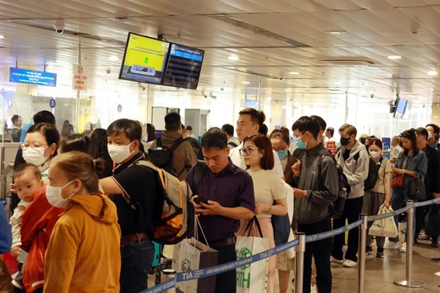 Tan Son Nhat International Airport welcomes over 3.8 million passengers during Tet holiday hinh anh 1
