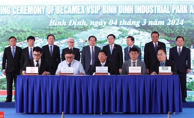 NA Chairman attends Binh Dinh industrial park, township opening hinh anh 2