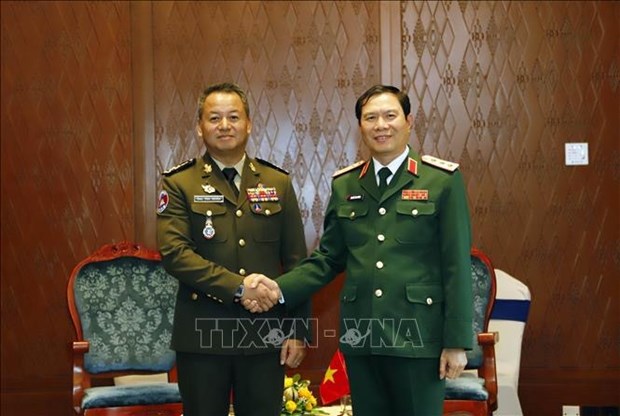 Vietnam strengthen defence cooperation with Laos, Cambodia hinh anh 2