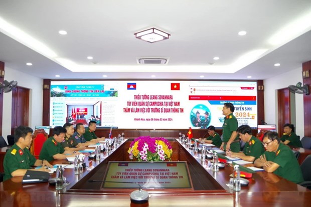 Vietnam, Cambodia cooperate in training signal officers hinh anh 1