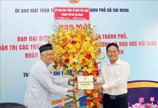 Congratulations extended to Muslim community in HCM City on Ramadan month hinh anh 1