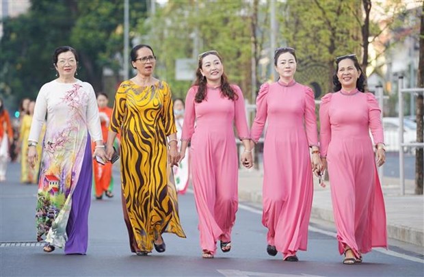 Over 5,000 people join ‘Ao dai’ parade in HCM City hinh anh 2