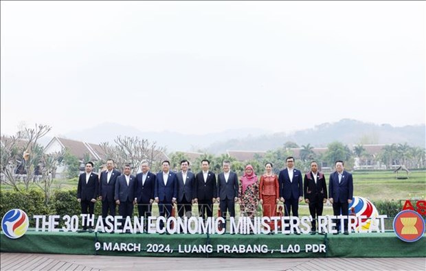 Vietnam attends 30th ASEAN Economic Ministers’ Retreat in Laos hinh anh 1