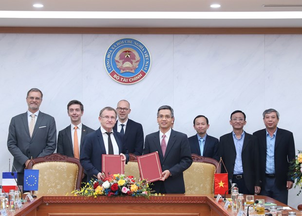 Vietnam, France exchange funding agreement for climate change projects hinh anh 1