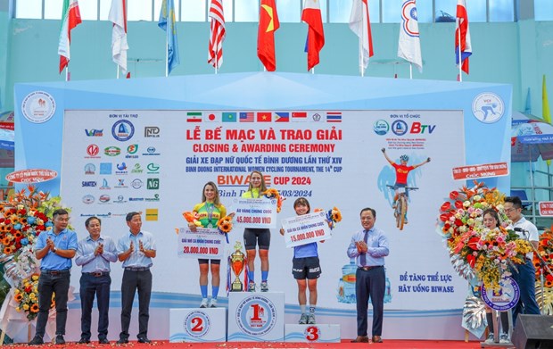 Russian wins Binh Duong int’l women cycling tournament hinh anh 1