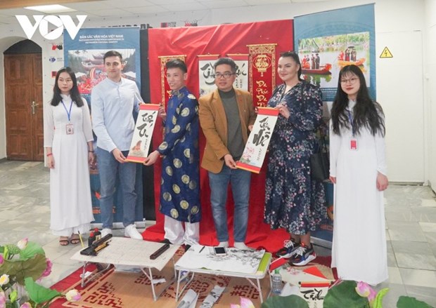 Students promote Vietnamese culture in Russia hinh anh 1