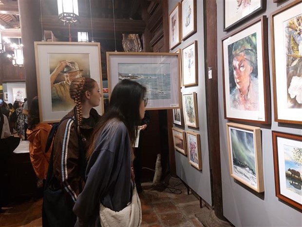 Vietnam’s largest-ever watercolour painting exhibition opens in Hanoi hinh anh 1