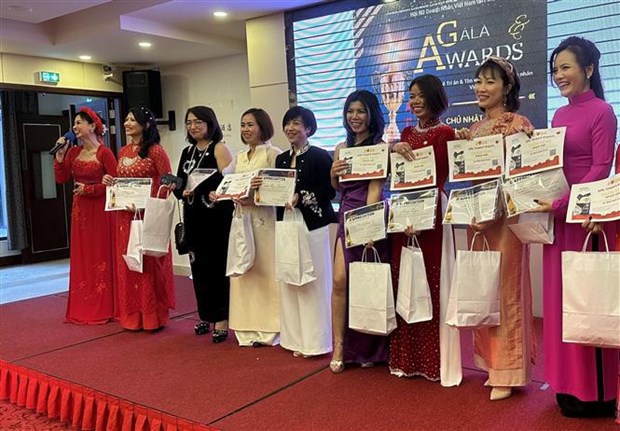 Event held to honour Vietnamese businesswomen in France hinh anh 1