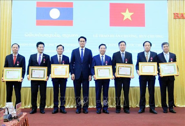 Vietnamese, Lao provinces foster friendship, cooperation hinh anh 1