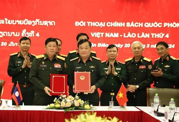 Vietnam, Laos bolster defence cooperation hinh anh 1