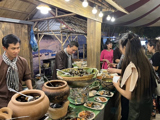 Regional specialties introduced at tourist attractions in HCM City hinh anh 1