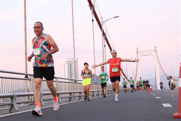 Danang International Marathon 2024 draws 9,000 runners hinh anh 1