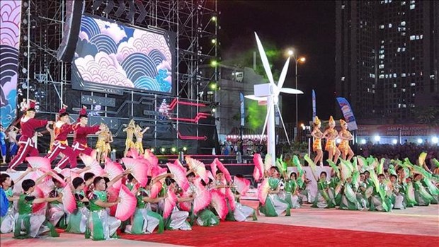 Amazing Binh Dinh Fest features impressive art show hinh anh 1