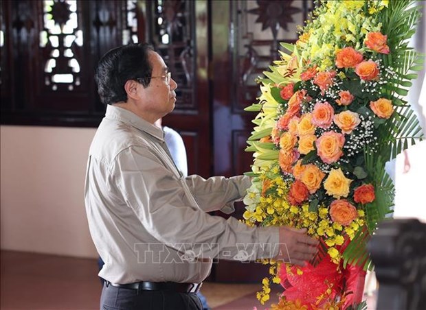 PM pays tribute to late leaders ahead of national anniversaries hinh anh 1