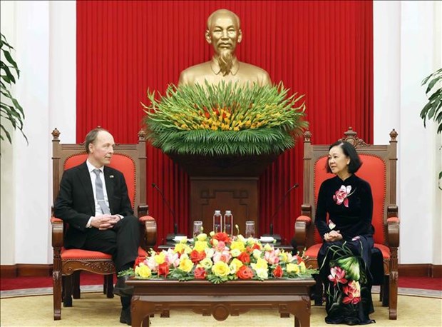 Senior Party official meets with Finnish parliament speaker hinh anh 1