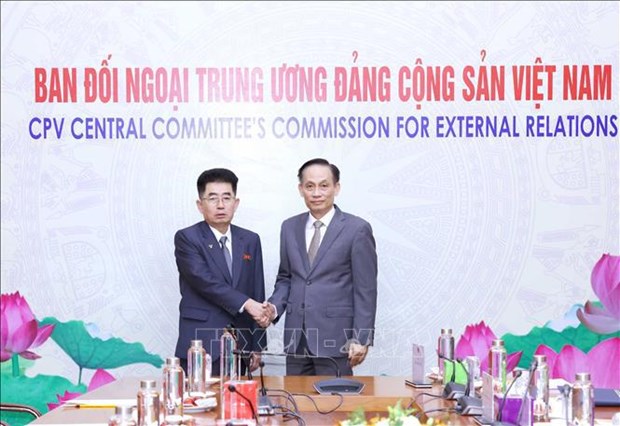 Vietnamese, DPRK senior party officials hold talks hinh anh 1