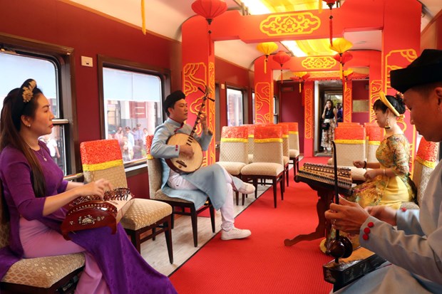 Heritage train route launched to connect Hue, Da Nang hinh anh 2