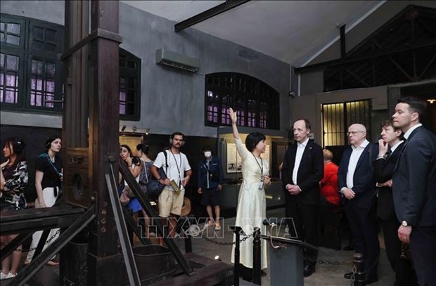 Speaker of Finnish Parliament visits relic sites in Hanoi hinh anh 2
