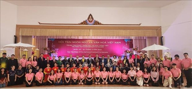 Vietnamese language, culture camp held in Thailand hinh anh 1