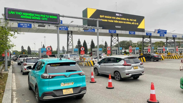 Non-stop toll collection to be officially applied in five airports from May 5 hinh anh 1