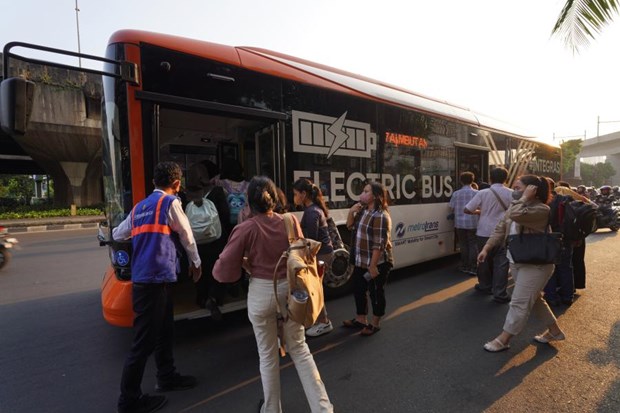 Indonesia works to spur use of electric buses hinh anh 1