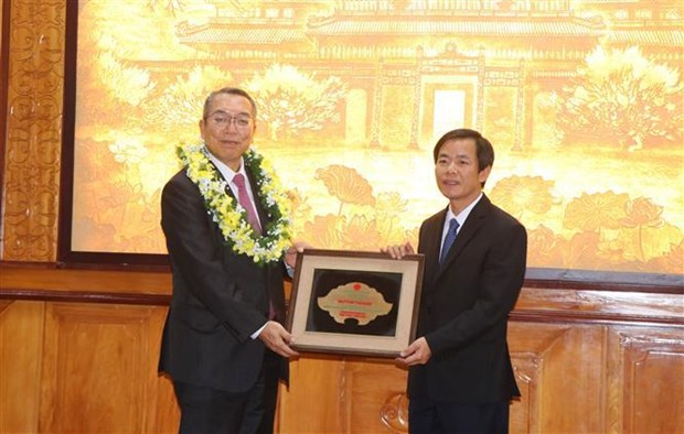 Japanese doctor awarded “Honorary citizen of Thua Thien - Hue province” title hinh anh 1
