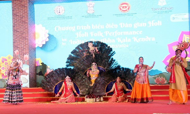 India’s Holi celebration goes vibrant in Ha Nam province hinh anh 1