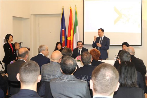 Vietnamese Embassy to Italy works to boost locality-to-locality cooperation hinh anh 1