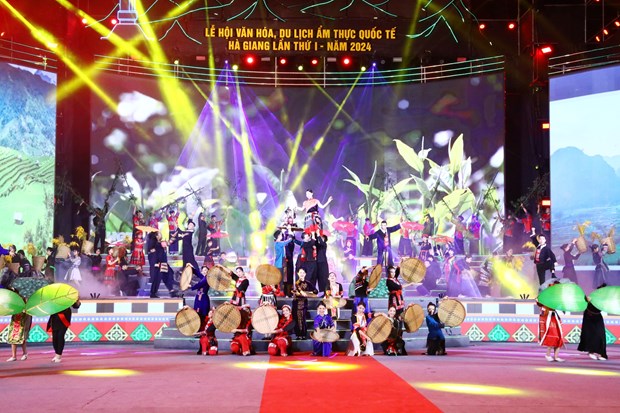 First int’l culture, tourism, cuisine festival opens in Ha Giang hinh anh 1