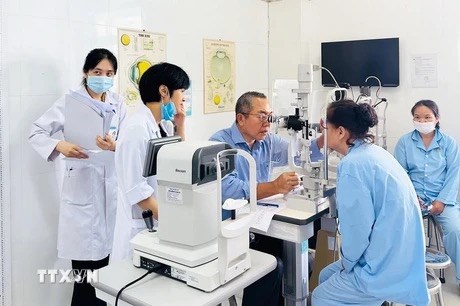 Japanese doctor spends over 20 years bringing light to visually-impaired in Vietnam hinh anh 1