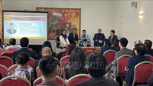 Vietnamese intellectuals abroad talk ways to help Vietnam “thrive in change” hinh anh 2