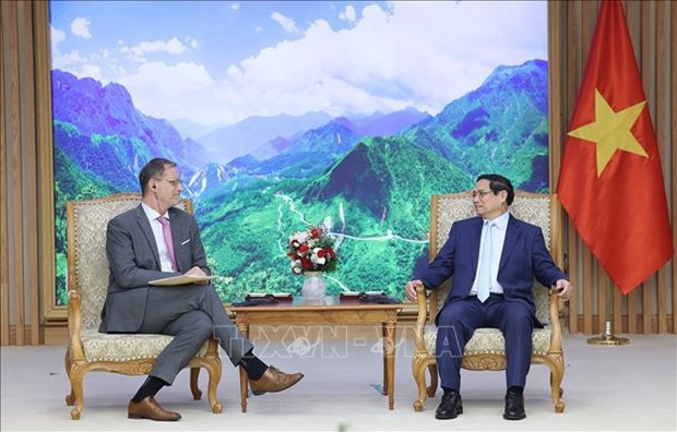 Prime Minister receives new French Ambassador to Vietnam hinh anh 1